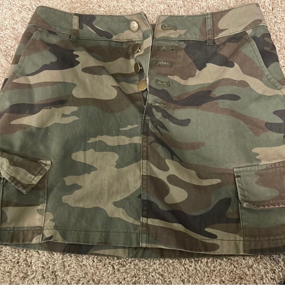 💚🤎Forever 21 Camo Skirt with pockets